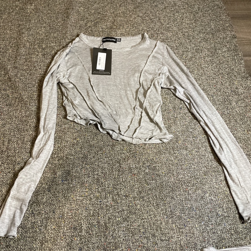 Cute grey long sleeve crop top